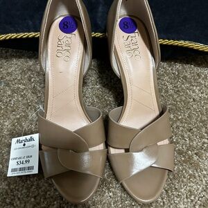 Tan Franko Sarto open toe closed back 4 inch heels 8.5  NWT